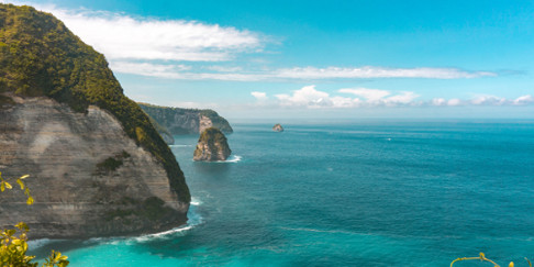 View from Kelingking Beach cliff in Nusa Penida, Bali, Indonesia