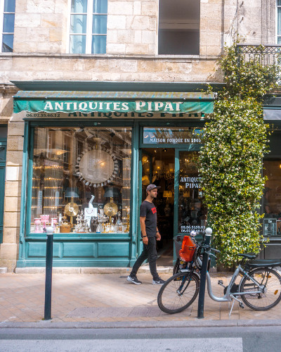 Antique shop in the Chartrons District in Bordeaux, France