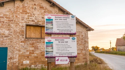 Directions to the pink salt lakes at Salin de Giraud in the South of France
