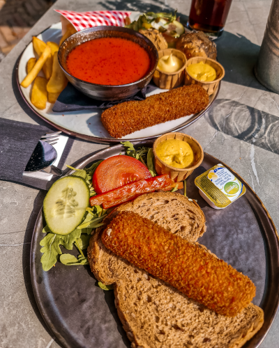 Lunch at De Hofboerderij in Keukenhof Castle, the Netherlands